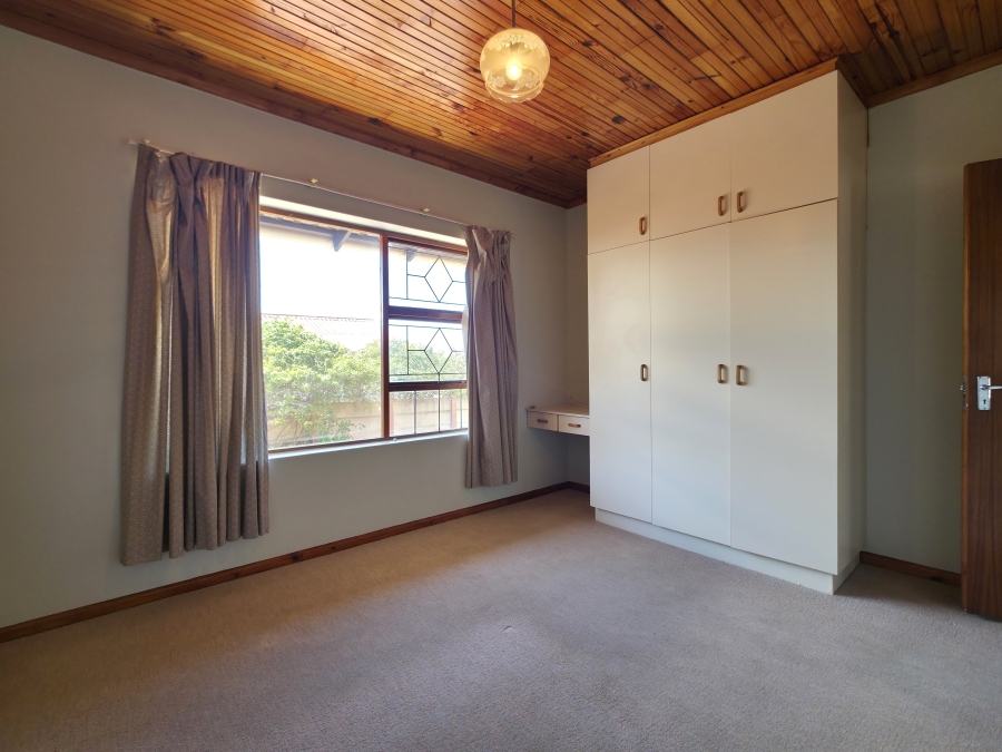 4 Bedroom Property for Sale in Wavecrest Eastern Cape